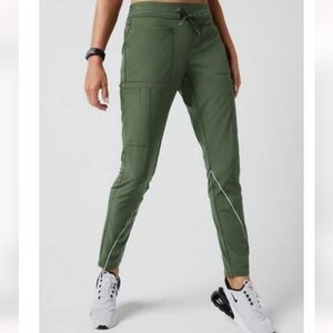 Jaanuu Green pants scrubs size small